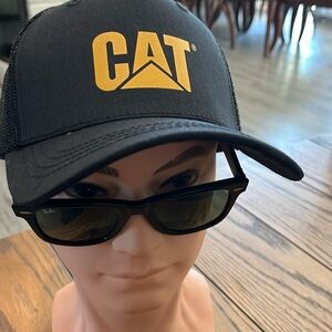 CAT Black Trucker cap❤️